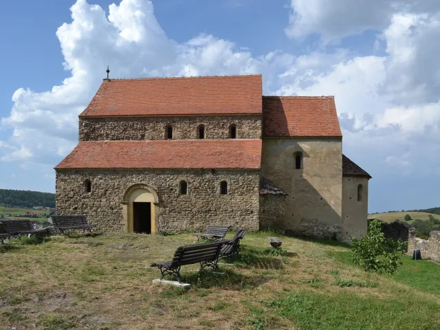 Bazilica Sf. Mihail de pe dealul din Cisnădioara
