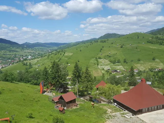 Peisaj de munte la Sadova, Bucovina